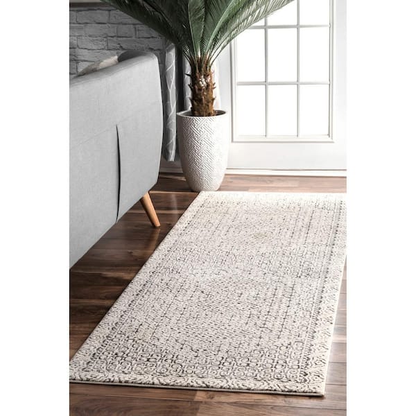 Mozaik Tribal Light Gray 3 ft. x 8 ft. Rectangle Indoor Runner Rug
