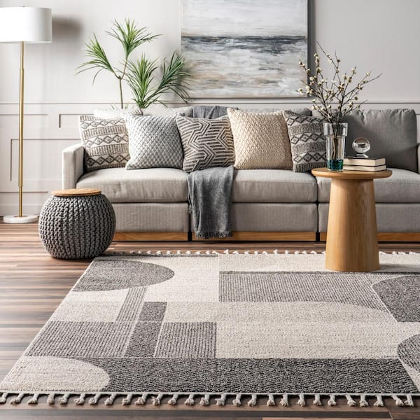 https://images.thdstatic.com/productImages/266c02b0-626e-5185-884b-9616116fe1aa/svn/light-gray-nuloom-area-rugs-rzet02a-8010-31_600.jpg