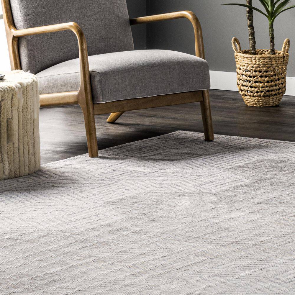 Adeline Gray Geometric Viscose 4' x 6' Washable Area Rug