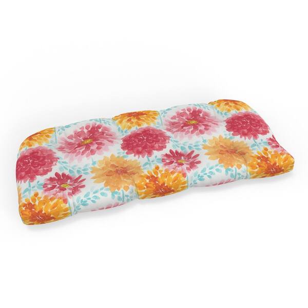 Pillow Perfect Bright Floral 44 in W x 5 in H Rectangular Outdoor Tufted Wicker Loveseat Bench Cushion 1-Count in Pink Gardenia Bloom