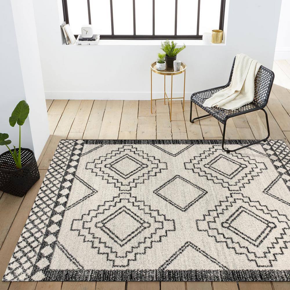 Amir Moroccan Cream and Black Geometric 4' x 6' Rug