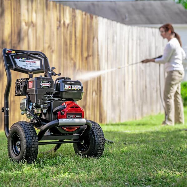 Simpson Clean Machine by 3400 PSI at 2.5 GPM Cold Water Residential GAS Pressure Washer 61083