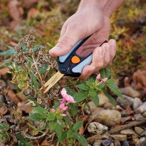 Fiskars 1-7/8 in. Micro-Tip Pruning Snip 99216966J - The Home Depot