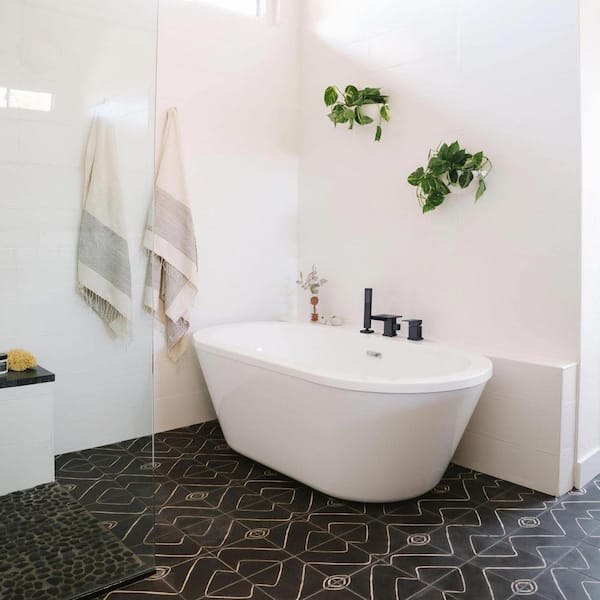 Single-Handle Tub Deck Mount Roman Tub Faucet with Hand Shower in Matte Black