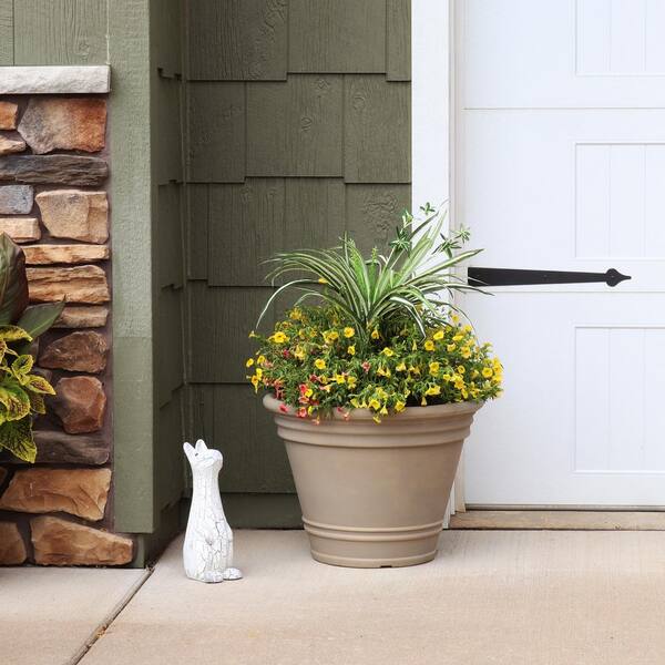 Sunnydaze Franklin 20 in. Outdoor Flower Pot Planter in
