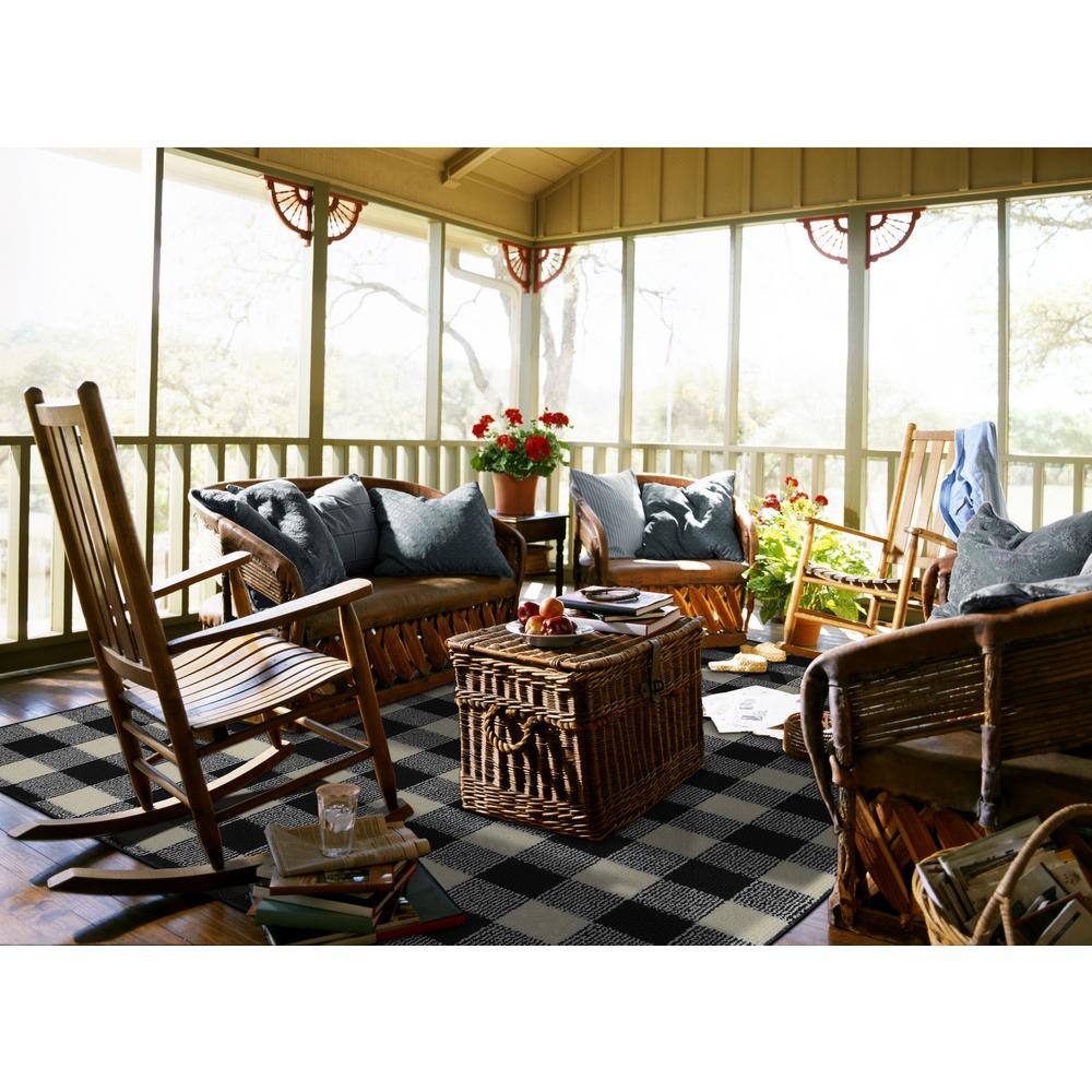 Country Living Tufted Buffalo Plaid 5' x 7' Black/Ivory Area Rug