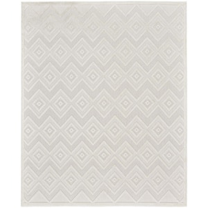 Versatile Ivory/White 7 ft. x 10 ft. Diamond Geometric Indoor Outdoor Area Rug