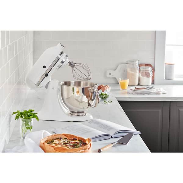 https://images.thdstatic.com/productImages/26ee17ce-f1d9-4f96-9a91-2988c46036b0/svn/white-kitchenaid-stand-mixers-ksm150pswh-44_600.jpg