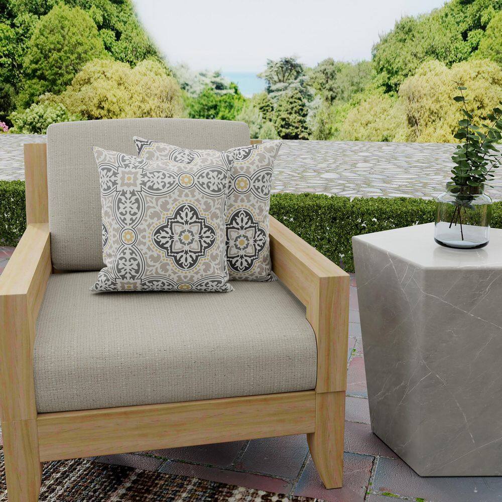Rave Grey Quatrefoil Pattern Outdoor Throw Pillow Set