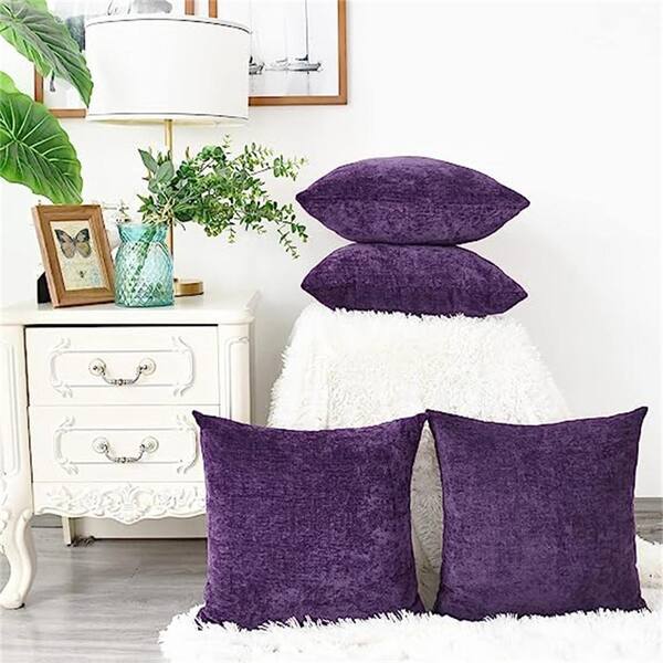 https://images.thdstatic.com/productImages/270edad3-996a-4501-98a9-67c381dfc50c/svn/outdoor-throw-pillows-b0c1mnwyjp-1f_600.jpg