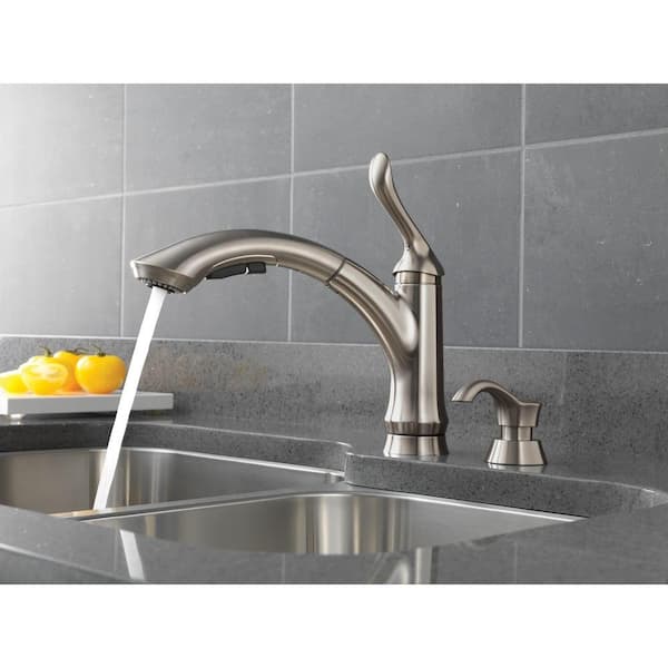 https://images.thdstatic.com/productImages/271a5b60-13e1-43ef-9418-a6d2ff250908/svn/stainless-delta-pull-out-kitchen-faucets-4353-sssd-dst-a0_600.jpg