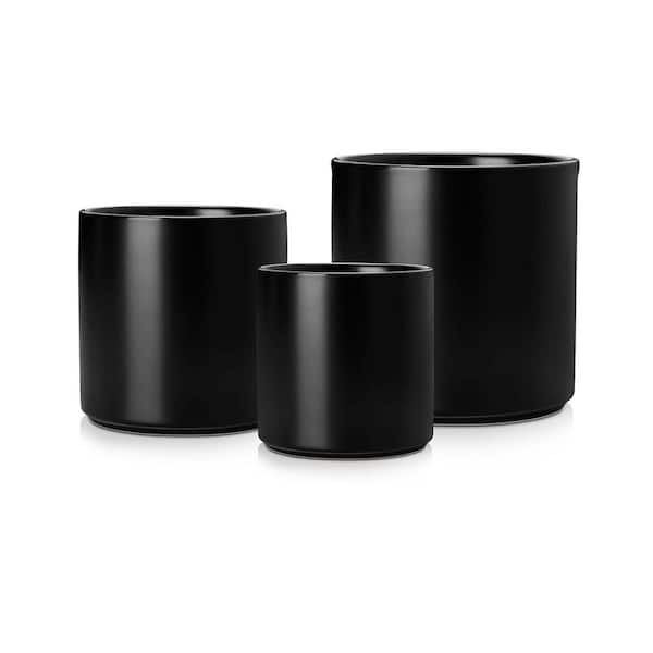 Black Plastic Indoor/Outdoor Planter with Saucer (14 in. W x 13.9