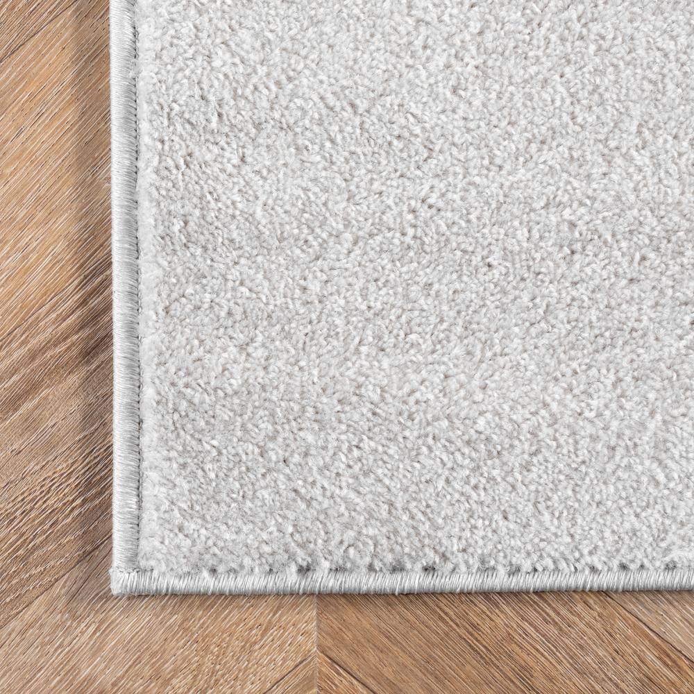 Serpent Charmer Black and White Synthetic Area Rug, 3' x 5'