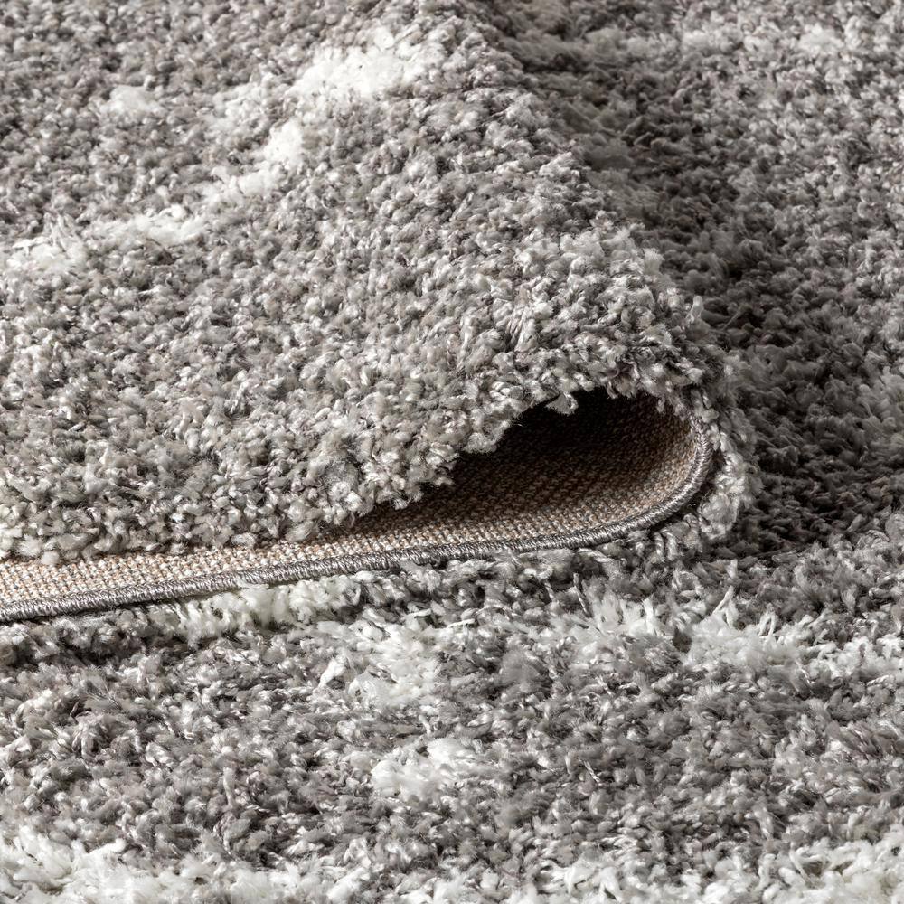 Reversible Grey/Cream Diamond Shag Area Rug 4' x 6'