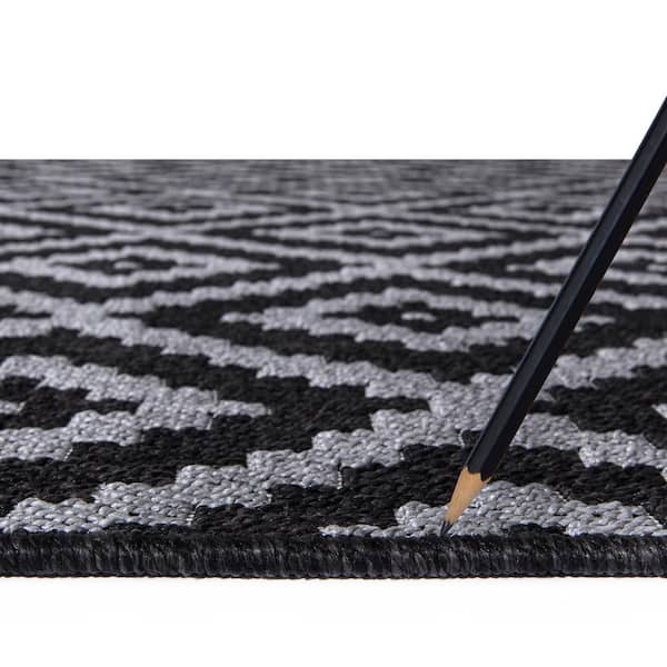 Diamond Black 7 ft. 10 in.x 9 ft. 6 in. Indoor/Outdoor Area Rug