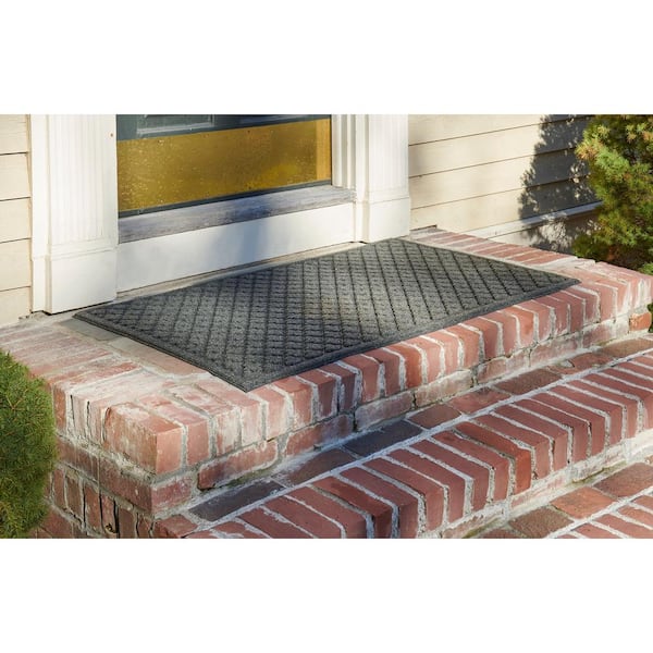 Aqua Thirst Graphite 2.5 ft. x 4 ft. PET Estate Door Mat