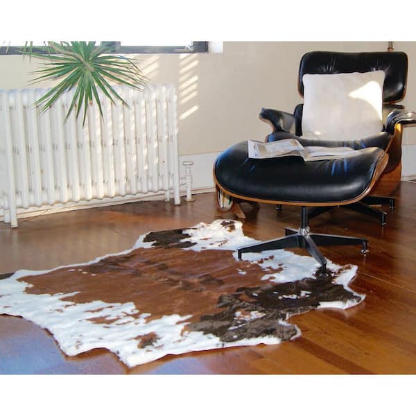 LUXE L 100% FAUX FUR Faux Hide Chocolate & White 4. 25 ft. x 5 ft