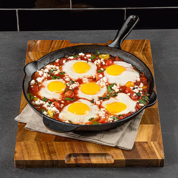 This giant cast iron skillet can theoretically fry 650 eggs at