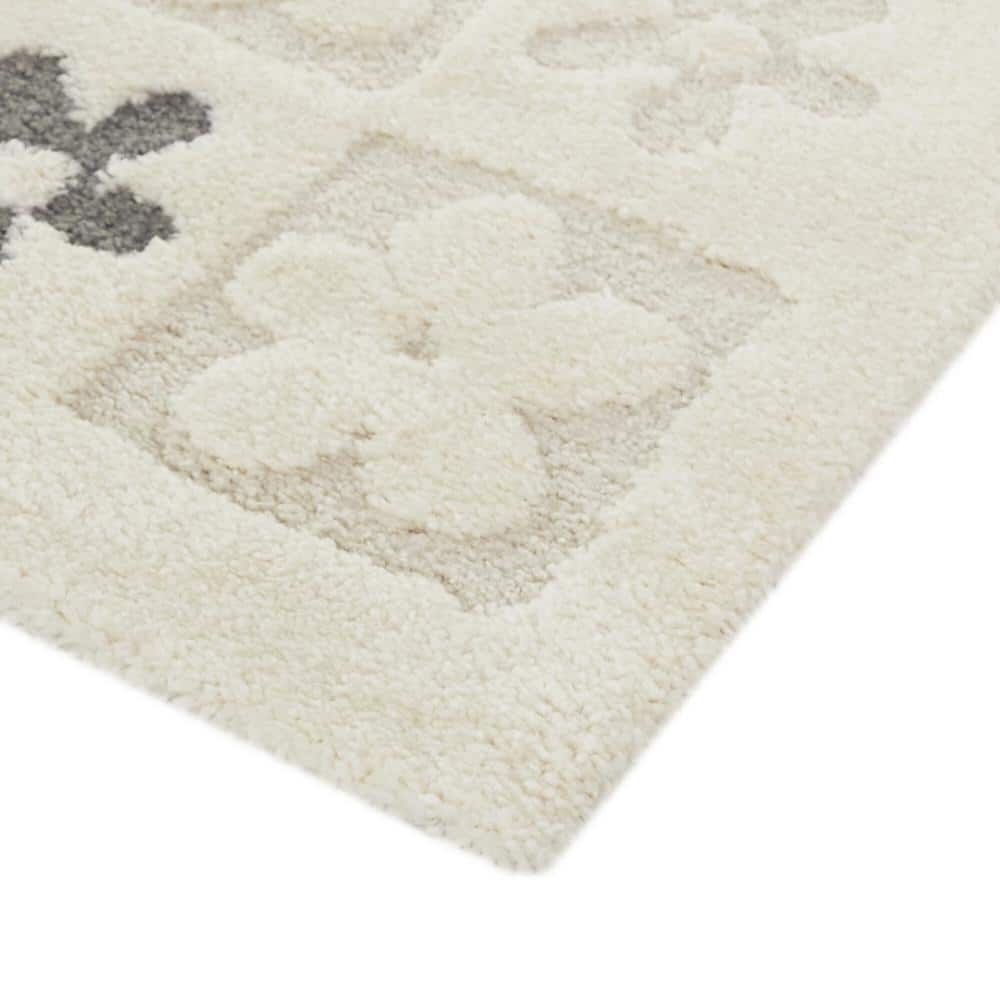 Alyson Gray Floral Synthetic Kids' Area Rug 5'3" x 7'