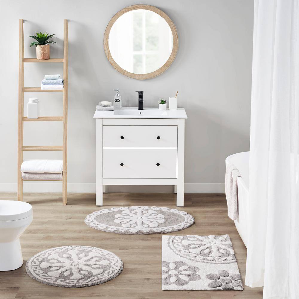 Gray and White Cotton Tufted Medallion Bath Rug 20" x 30"