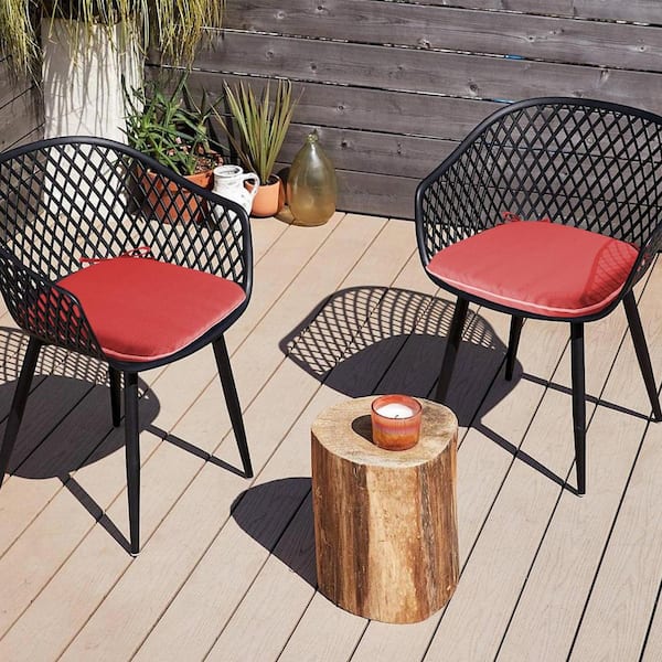 https://images.thdstatic.com/productImages/278b808d-e0cb-4f21-926e-a61d37d59409/svn/outdoor-dining-chair-cushions-sznc-n03-red-76_600.jpg