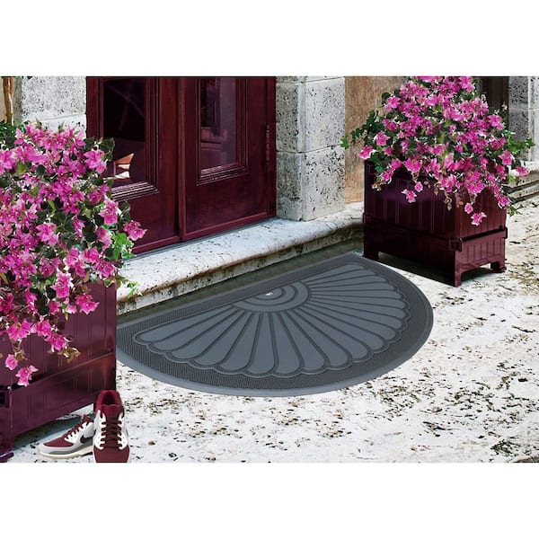 https://images.thdstatic.com/productImages/278faaba-b7bf-446f-af64-8a554b5335bd/svn/black-a1-home-collections-door-mats-a1home200178-bl-1f_600.jpg
