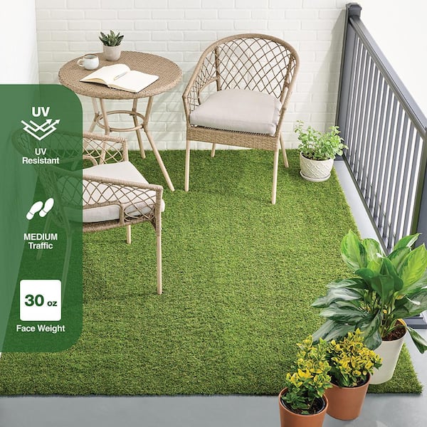 Heavyweight Turf 6 ft. x 8 ft. Light Green Artificial Grass Rug