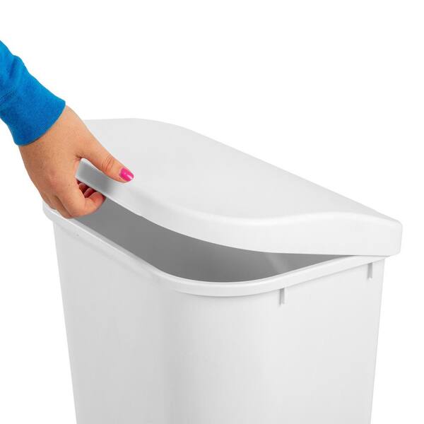 https://images.thdstatic.com/productImages/27a9cf91-44ab-405f-86b5-dad3387bb275/svn/white-sterilite-bathroom-trash-cans-6-x-10758006-1f_600.jpg