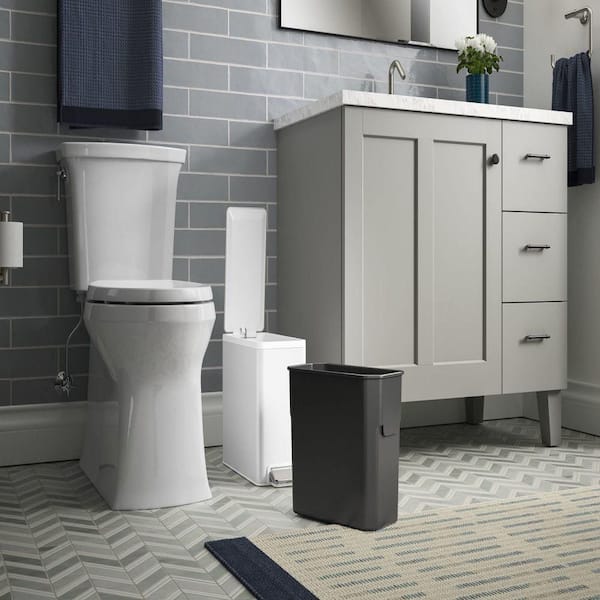 https://images.thdstatic.com/productImages/27ac1ac2-361b-4412-ae4c-7a3f0152dbc2/svn/white-bathroom-trash-cans-b07xtz3rhx-44_600.jpg