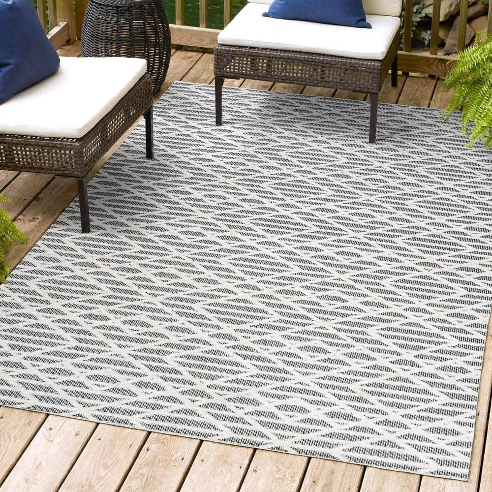 Ivory Diamond Easy-Care Synthetic 8' x 10' Indoor/Outdoor Rug