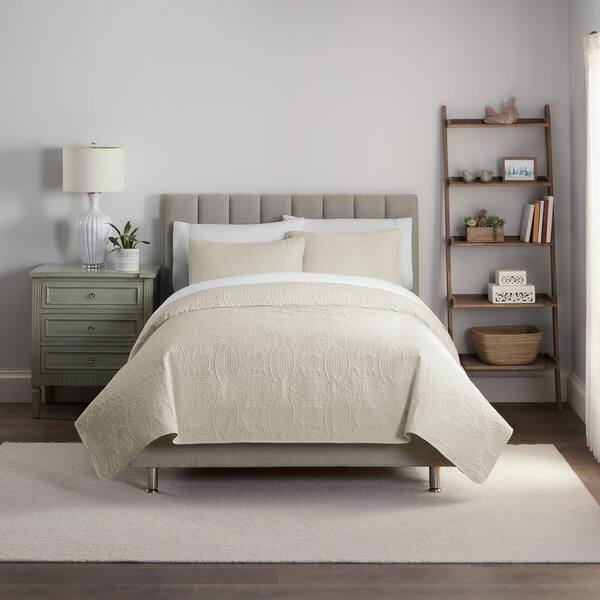 Unbranded Classic Medallion Pinsonic 2-Piece Beige Solid Polyester Twin Quilt Set