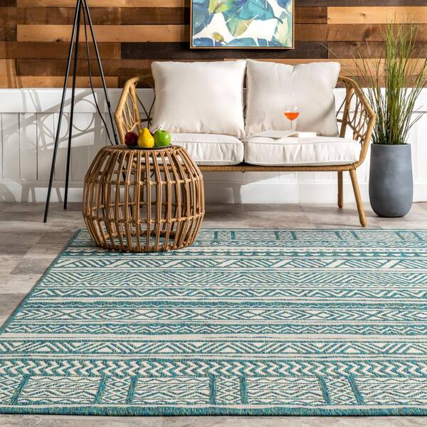 https://images.thdstatic.com/productImages/27c38493-7de3-526b-b367-ba87e1a9d62e/svn/green-nuloom-area-rugs-gbcb34g-406-31_600.jpg