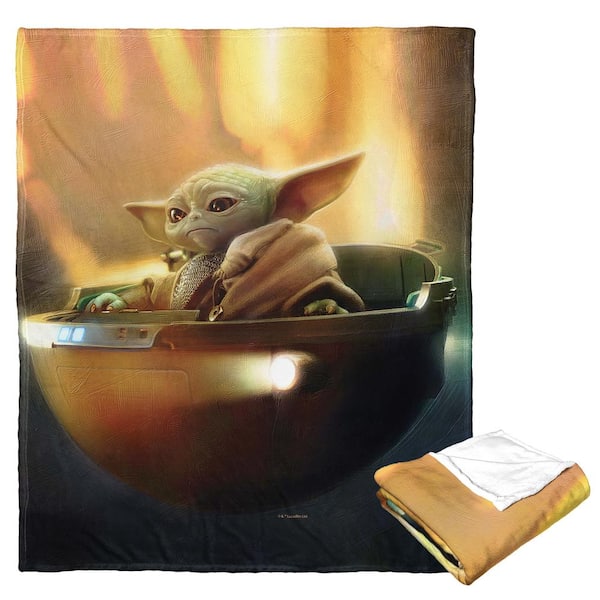 THE NORTHWEST GROUP Star Wars The Mandalorian Levitating Silk Touch Throw