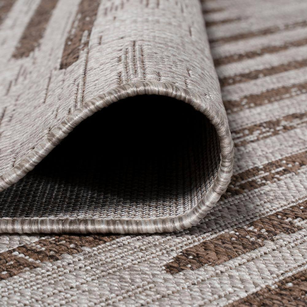 Ivory Stripe Synthetic 5'x8' Easy-Care Indoor/Outdoor Rug