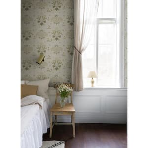 Elda Green Delicate Daisies Paper Matte Non-Pasted Wallpaper Roll