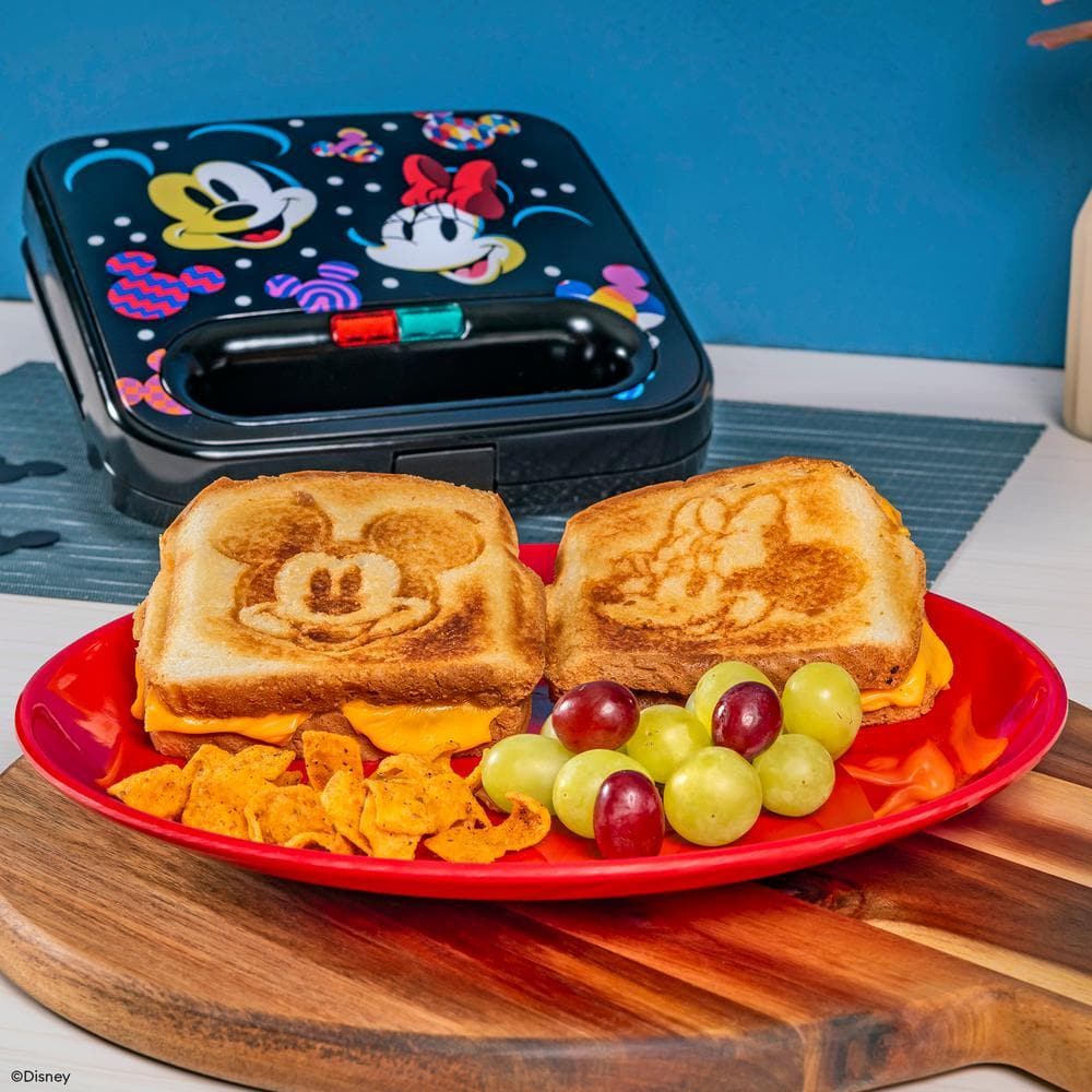 Uncanny Brands Black 750-Watt Disney Mickey and Minnie Mouse