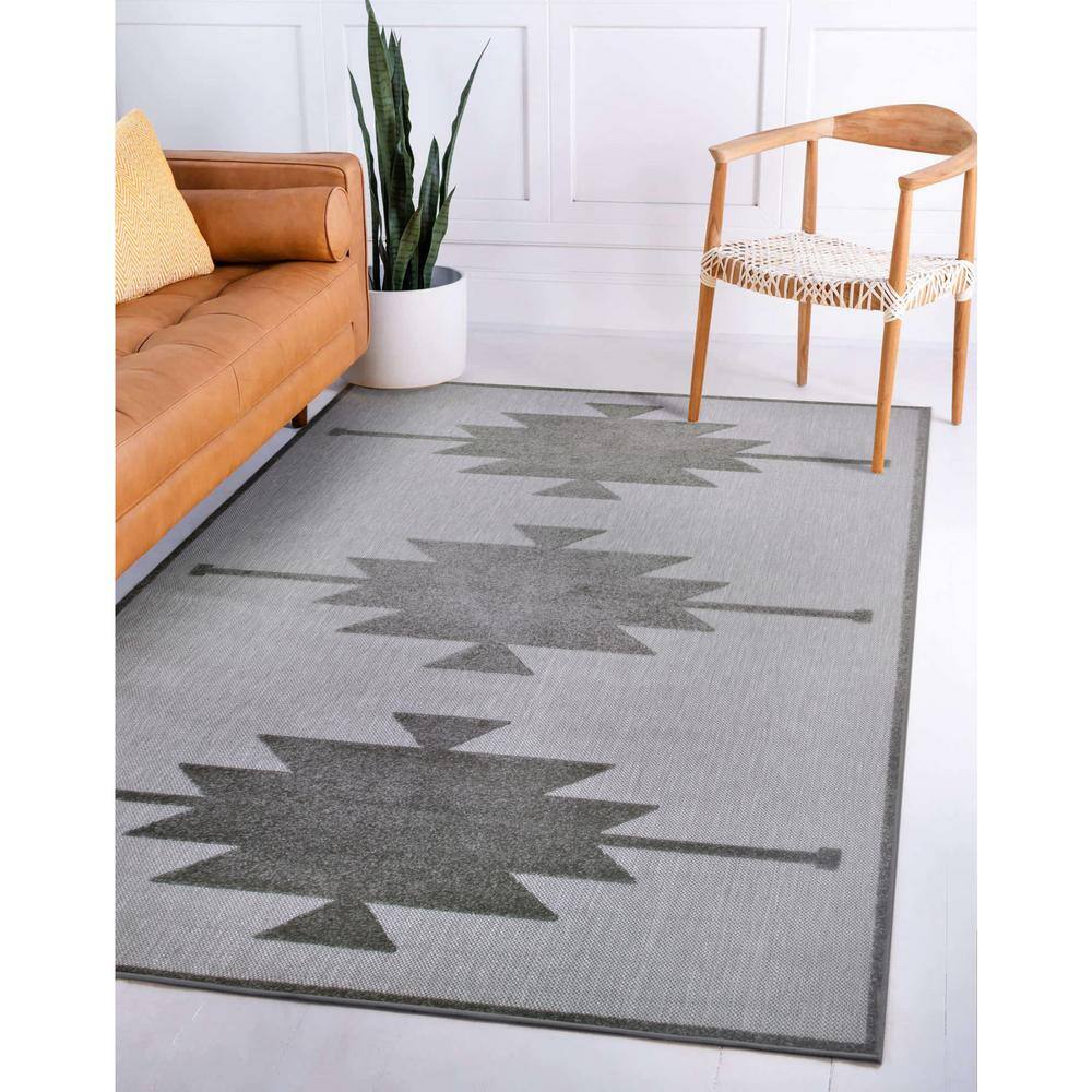 Gray Southwestern Pattern Stain-Resistant Indoor/Outdoor Rug 5'3"x7'