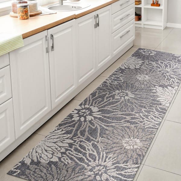 JONATHAN Y Bahamas Modern All-Over Floral Navy/Gray 2 ft. x 8 ft. Indoor/Outdoor Area Rug