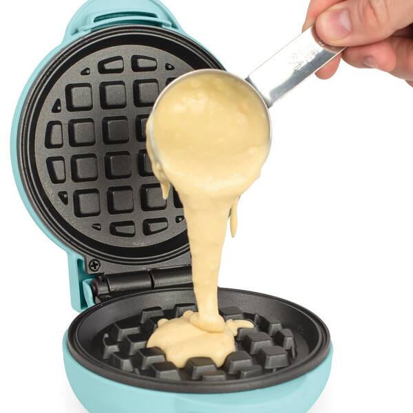 mini waffle maker nostalgia