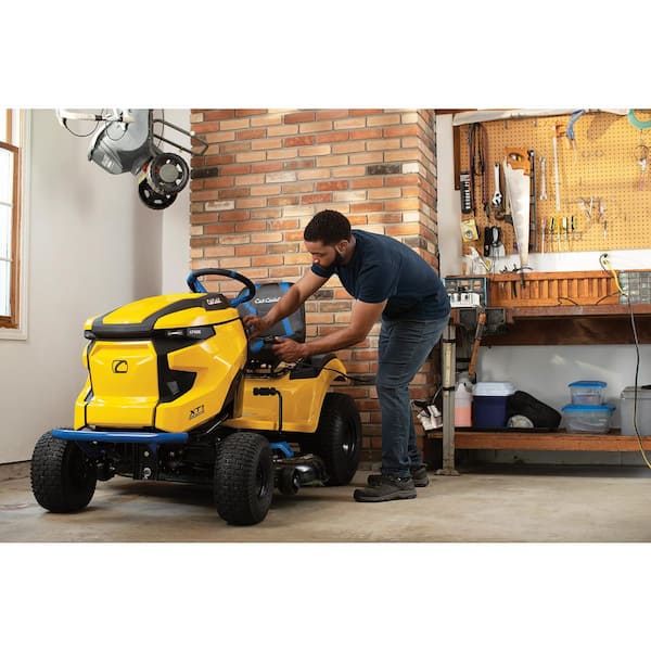 Cub Cadet Xt1 Enduro Lt 42 In 56 Volt Max 60 Ah Battery Lithium Ion Electric Drive Cordless Riding Lawn Tractor Lt42e The Home Depot