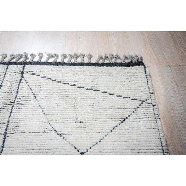 Ivory Hand-Knotted Wool Contemporary Abstract Marrakech Handspun, Elegant and Stylish Rug, 5 ft. x 8 ft. Area Rug