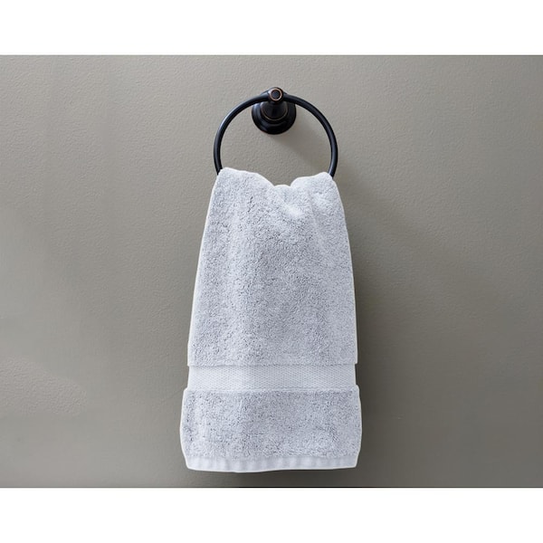 https://images.thdstatic.com/productImages/285add5f-8cac-4ea3-81e8-7d0a7b346165/svn/white-delara-bath-towels-a1hchtset-12wht-c3_600.jpg