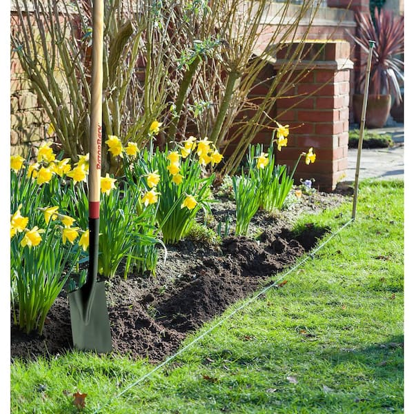 Razor-Back 48 in. Wood Handle Border Spade 46200 - The Home Depot