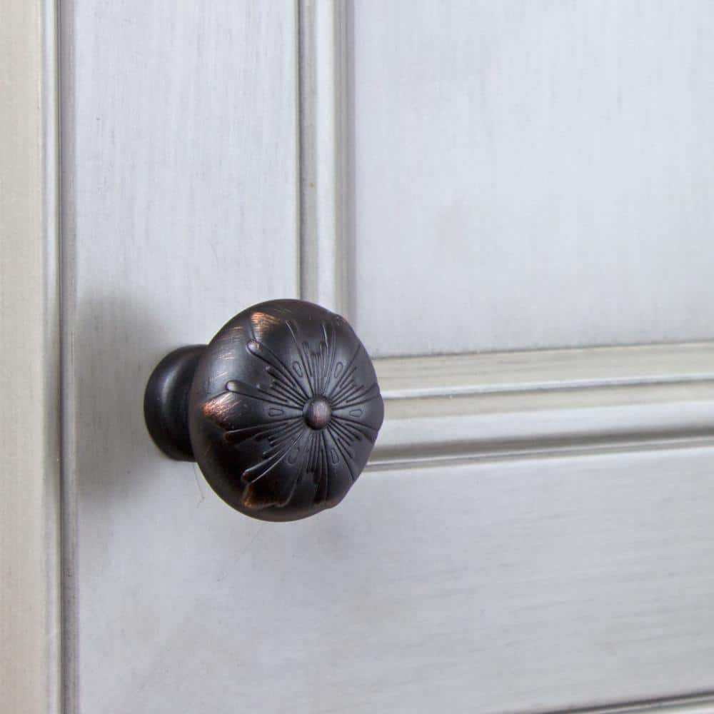 Oil Rubbed Bronze Round Snowflake Cabinet Knob Set