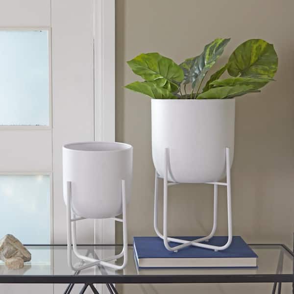 CosmoLiving by Cosmopolitan 17 in., and 13 in. Medium White Metal Indoor Outdoor Planter with Removable Stand (2- Pack)