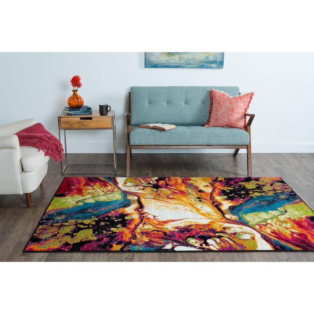 Reversible Abstract Black 5'3" x 7'3" Synthetic Area Rug