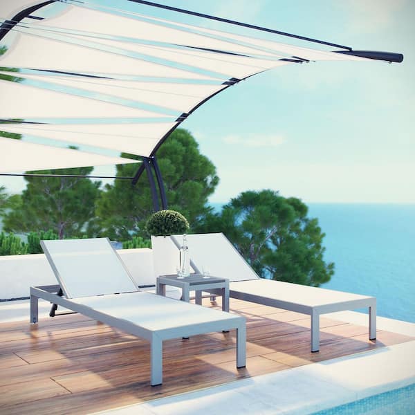 Shore Aluminum Mesh Outdoor Patio 3-Piece Poolside Chaise Lounge Chair and Metal Side End Table Set in Silver White