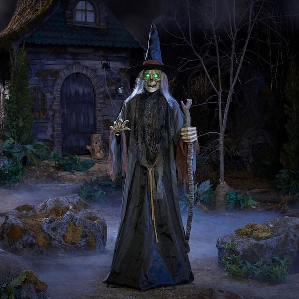 Home Accents Holiday 7 FT Wicked Woods Animated LED Macabre Witch