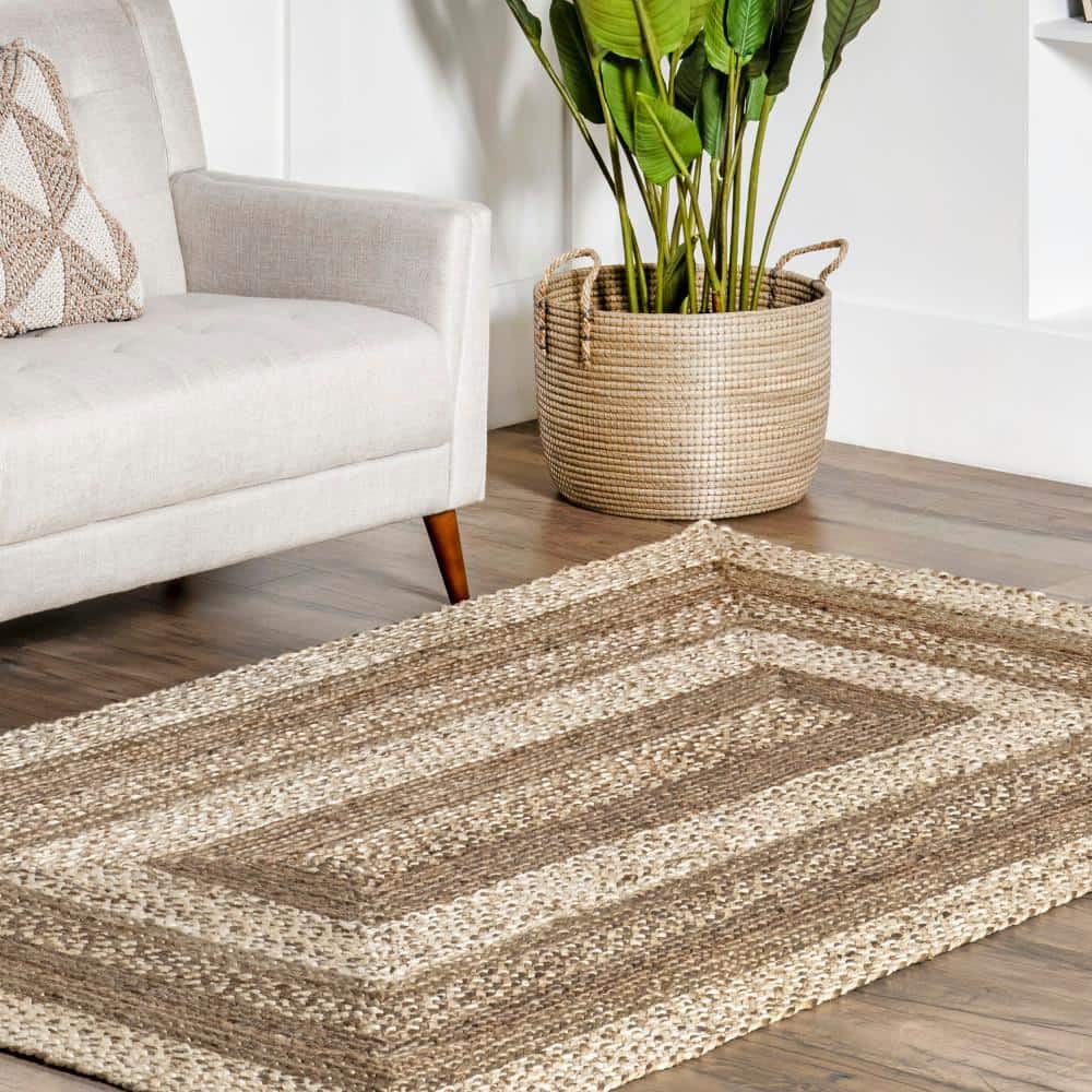 Handcrafted Charlene 8'x10' Natural Jute Braided Area Rug