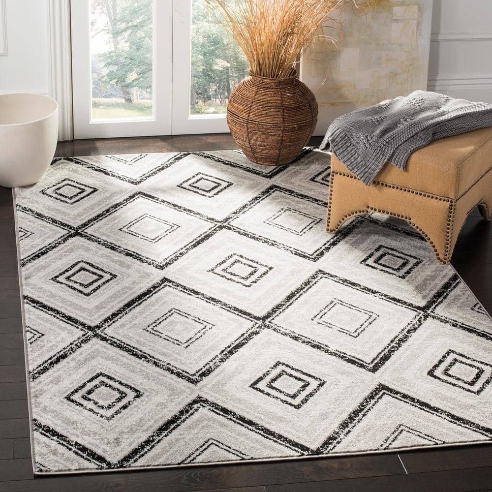 Skyler Silver Geometric Medallion Synthetic Area Rug